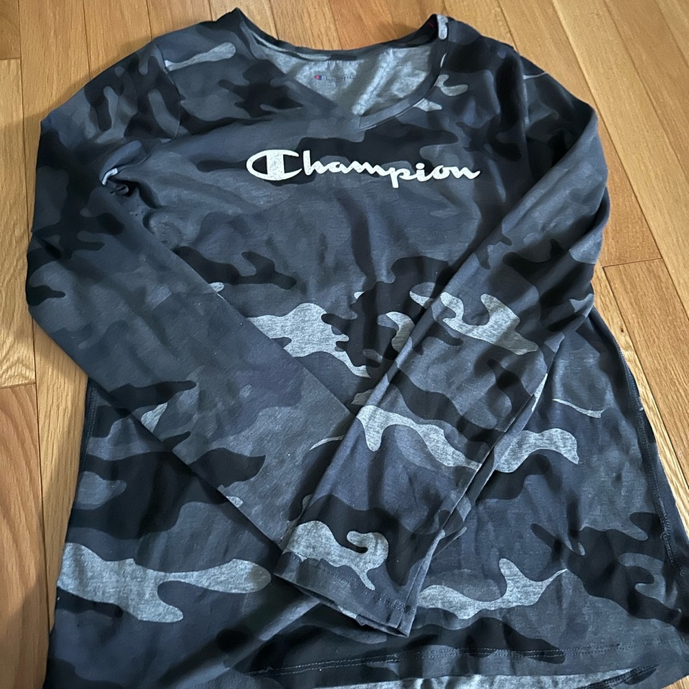 Camo Champion authentic athleticwear size small top with logo on sleeve, too.